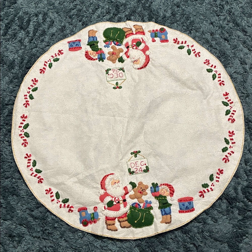 Vintage Bucilla Beaded, Sequined, 3D-Appliqué Tree Skirt